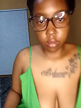 MilkyTeets webcam