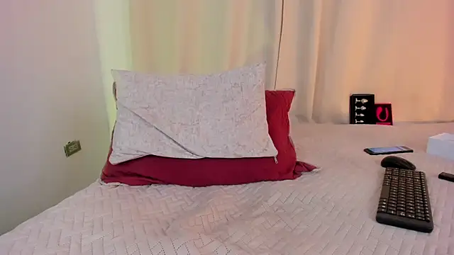 mrhot_night webcam