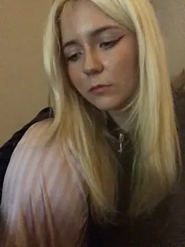 Blondie_Sofia_Essexbabe