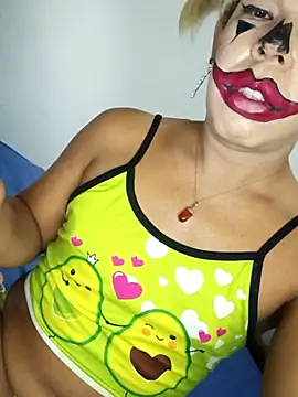 blondebitchlitle webcam