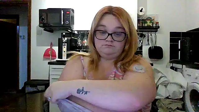 Curvy-AmyX webcam