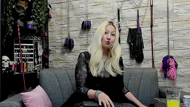 CruelMistress webcam