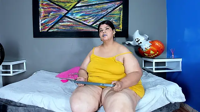 Charlotte_curvy_