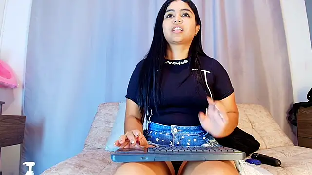 jade_brunnette webcam