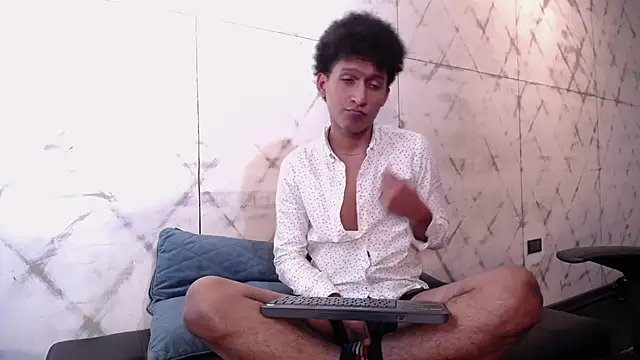 Adrian_Ricci webcam