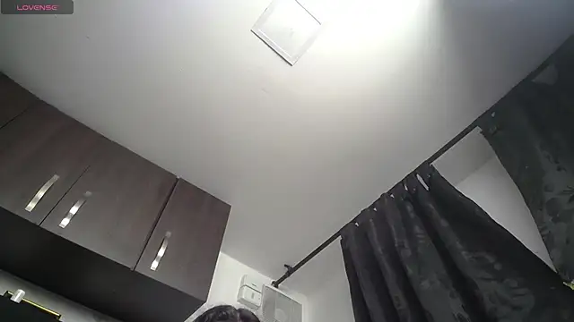 iniyalaboni - Iniyalaboni's free webcam - UK Sex Cams