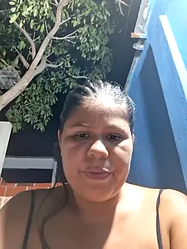 hotmom33 webcam