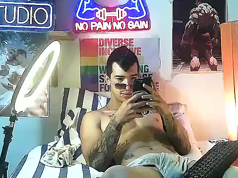 Strongcockfitness webcam