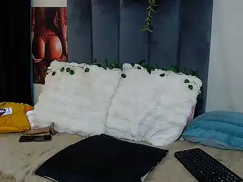 Lauren-001 webcam