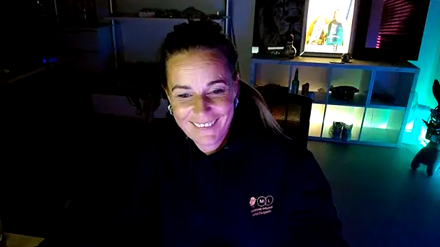 mystiquemaven (F milf) - striptease
