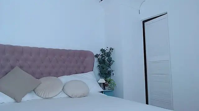 Naughty_kittyy1