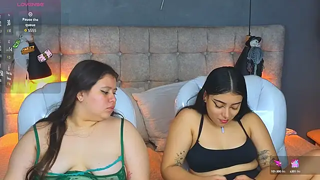 Laia_and_Aloby webcam