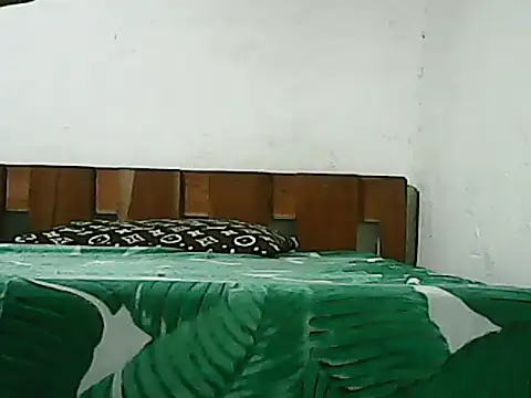 CreamyPussy4uxx webcam