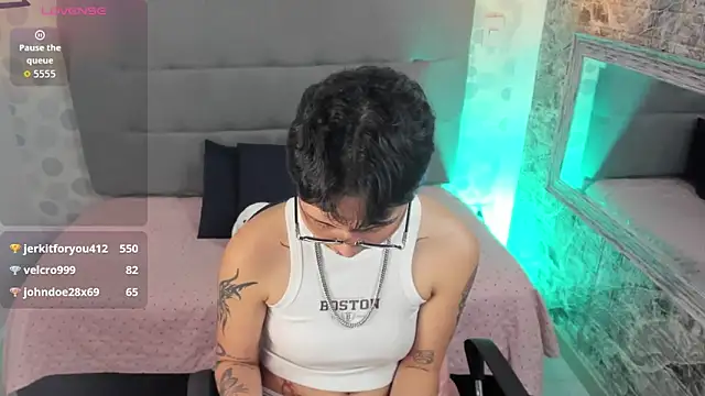 emahills__axelrose webcam