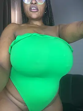 Bustygoddess32 webcam