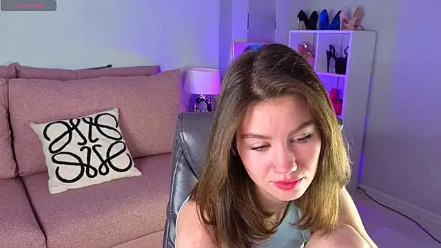 Selena_grey_