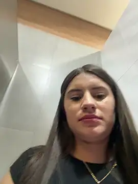 isabella21_ (F young) - RIDE DILDO TOTAL DESNUDE IN TOILET