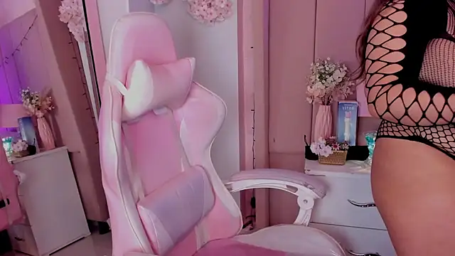 mollybigboobs12 - MollyBigBoobs12's free webcam