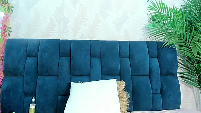 Melody_Megann webcam