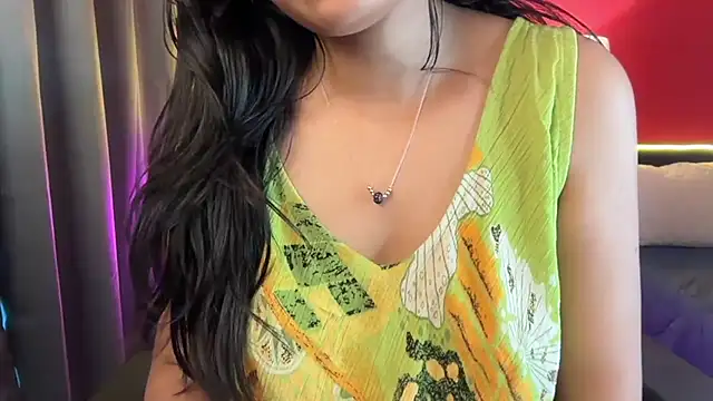 thywyldst69 (F young) - Teasing with sexy moves