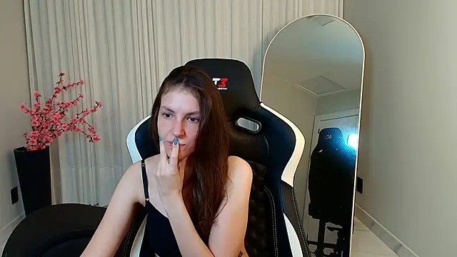 upssnowy (F young) - Fuck pussy with dildo