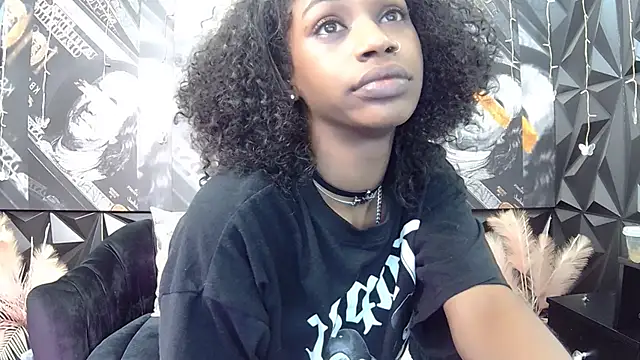 Lilmisbaddyxxx webcam