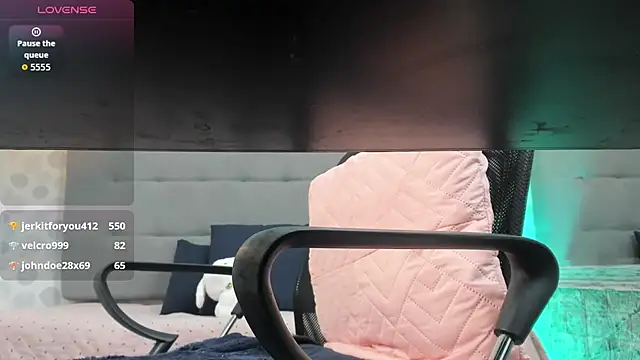 emahills__axelrose webcam