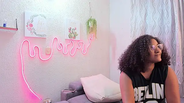 samanthaeliott22 webcam