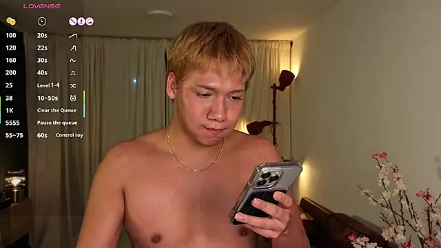 ConnieVarela live cam screenshot male from Colombia on CUM.show – Splashy Live Cam Performances