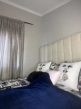 Bustygoddess32 webcam