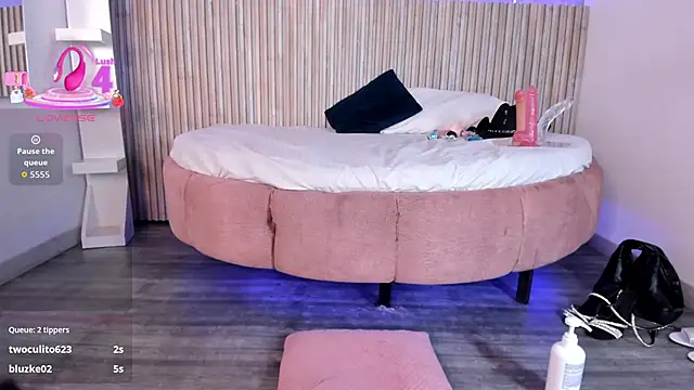 Saracooper__ webcam