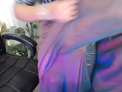 anika_bold webcam