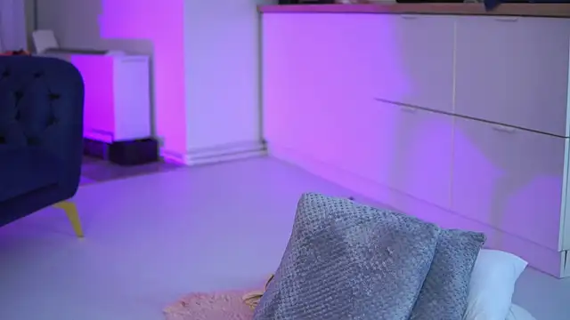 KyssaraPlay live cam screenshot female on WhoFuck.me — Live Sex Chat & Hookups