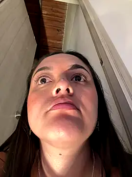 kenndall_21 (F young) - sexy dance oil on tits