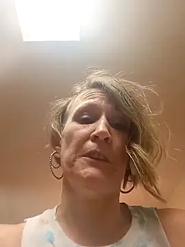 keeshkeeph (Ask my age) - vibrator on clit till I cum