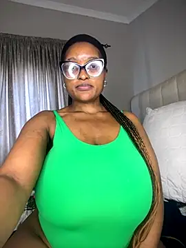 Bustygoddess32 webcam