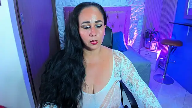 ashleylove_prg webcam