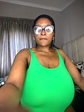 Bustygoddess32 webcam