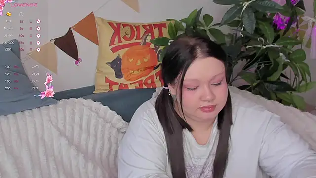 LilyBelll webcam