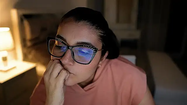 camilaa_bueno - Camilaa_bueno's free webcam - UK Sex Cams