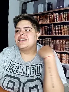 Hailey_Curvy webcam