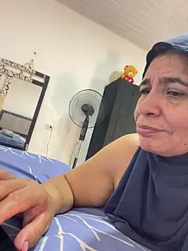 Naughty_mommy webcam