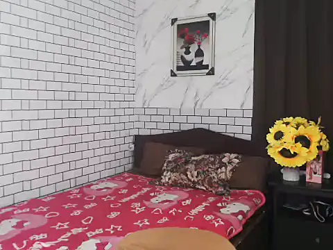 Latinahugecock webcam