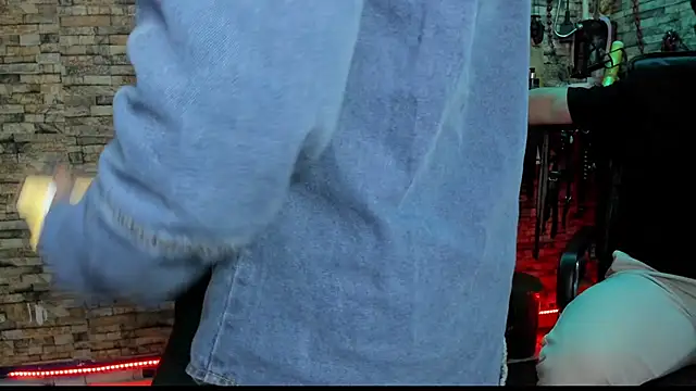 Liltildeman_moon webcam