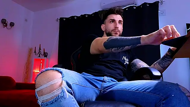MightyAaron66 webcam