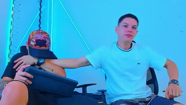 HOT_boy2025 webcam