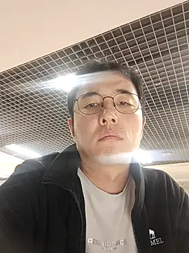 chinese_daddy (M young) - Go to the bathroom, naked.