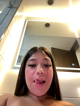 Alyshanon18 webcam