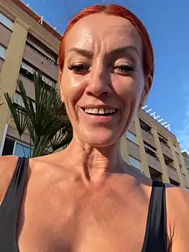 MikaelaBloom webcam