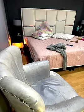 BellaFernandez__ webcam